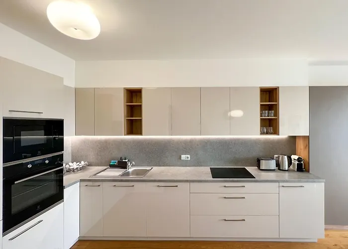 Incredible Luxury With Garage And Tram Station Apartmán