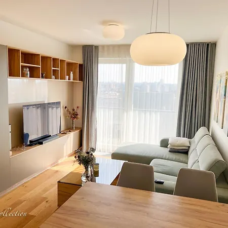 Incredible Luxury With Garage And Tram Station * Πράγα