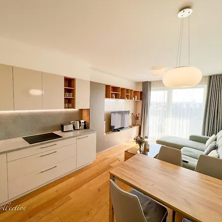 Incredible Luxury With Garage And Tram Station * براغ