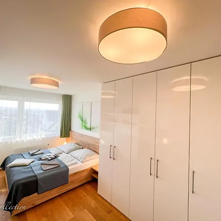 Incredible Luxury With Garage And Tram Station * براغ